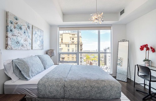 Yonge-Eglinton Apartment | Spacious 2+1 Bedroom in Luxury Building with Access to LCBO, Loblaws, Starbucks