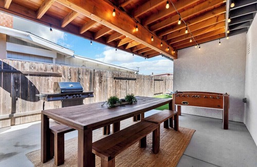 Serra Mesa House | Upscale Mid-Mod home with outdoor pool & jacuzzi oasis in great neighborhood!