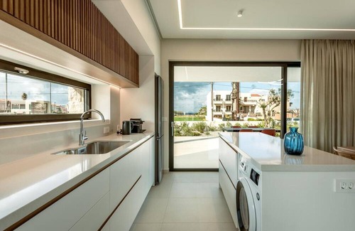 Pyrgos Psilonerou Villa | Villa 'Deux Olives Luxurious Quality' with Sea View, Wi-Fi and Air Conditioning