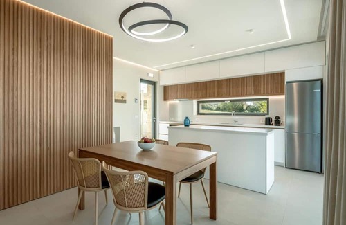 Pyrgos Psilonerou Villa | Villa 'Deux Olives Luxurious Quality' with Sea View, Wi-Fi and Air Conditioning