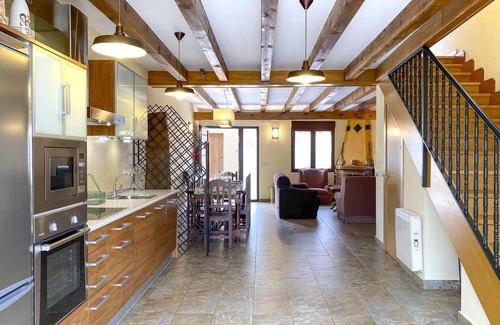 Langa de Duero House | Country House 'Gañán' with Mountain View, Private Garden and Wi-Fi