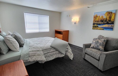 Evanston Apartment | Secure Access Building, Fresh Fully Remodeled Apartment