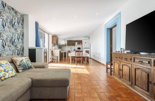 Cinisi House | Holiday Home 'Villa Antonio' with Sea View, Wi-Fi and Air Conditioning