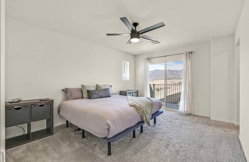 North Las Vegas House | New! 3BR Vegas Townhouse, sleeps 6, w Pool Access