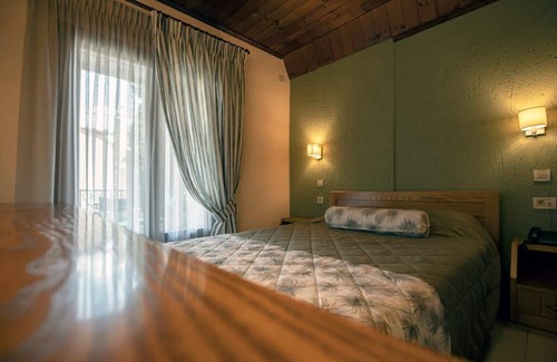 Eptalofos Condo | Eptalofos Guesthouse - Triple Nest with Balcony