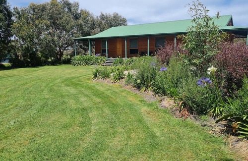 Marengo House | Private Retreat. Set on 1 acre. 5 min walk to the beach. Pet friendly!