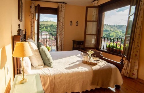 Pinilla de los Barruecos Apartment | Apartment 'Chanin 2' with Mountain View, Private Terrace and Wi-Fi