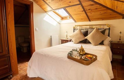 Pinilla de los Barruecos Apartment | Apartment 'Chanin 2' with Mountain View, Private Terrace and Wi-Fi