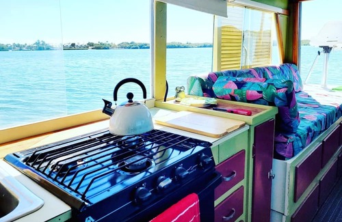 Upper Matecumbe Key Boat Rental | 360 DEGREE WATERVIEW HOUSEBOAT