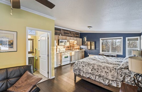 Palmer Apartment | Lazy Mountain Views!