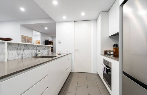 Capital Hill Apartment | New to VRBO: Spacious APT, 8 mins to Old Parliament House!