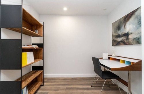 Capital Hill Apartment | New to VRBO: Spacious APT, 8 mins to Old Parliament House!