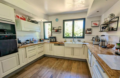 Parmain Villa | Homerez - Big villa 2 km away from the beach for 20 ppl. with swimming-pool