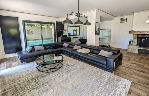 Parmain Villa | Homerez - Big villa 2 km away from the beach for 20 ppl. with swimming-pool