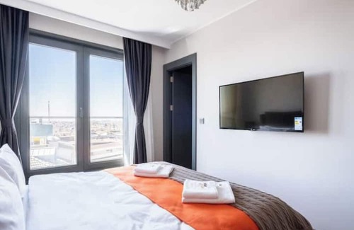 Kagithane Apartment | Diana - 3BD Fantastic Central Flat w Parking & Gym