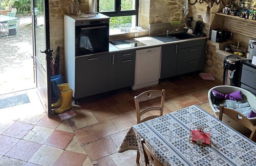 Verdelais Bed & Breakfast | Bed and Breakfast 'Chambres Dans L'entre 2 Mers' with Shared Pool, Wi-Fi and Air Conditioning