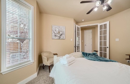 Georgetown House | Sycamore Sanctuary | 1 Gig Wi-Fi | Quiet Neighborhood