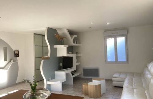 Venansault House | Maison Spacieuse Avec Jardin à 25min des Sables D'olonne