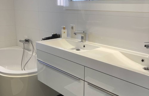 Venansault House | Maison Spacieuse Avec Jardin à 25min des Sables D'olonne