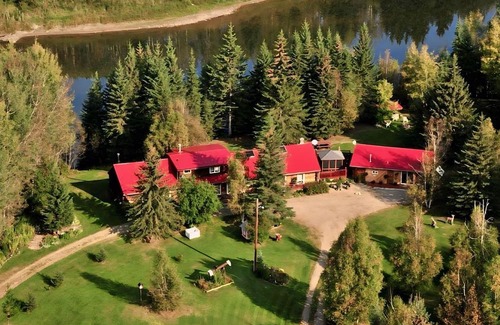 Central Alberta Cabin | Cozy Log Guesthouse with River Views