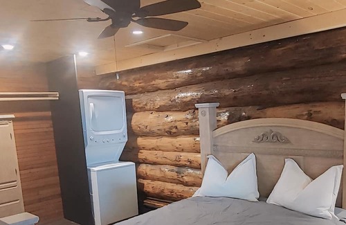 Central Alberta Cabin | Cozy Log Guesthouse with River Views