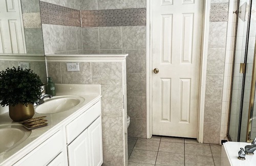 Grand Prairie House | Stylish home, close to attractions, and lots of space. Perfect for large groups!