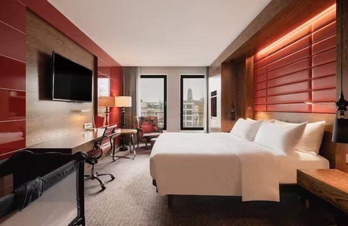 The Hague Center House | Unwind and Indulge In Our Oasis! Pet-friendly Property!