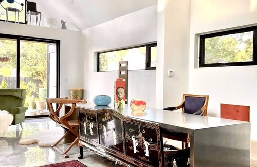 Keego Harbor House | Charming 3-bedroom house in welcoming Keego Harbor with WiFi, AC, lake access