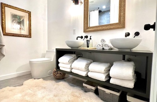 Keego Harbor House | Charming 3-bedroom house in welcoming Keego Harbor with WiFi, AC, lake access