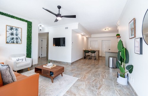 Crescent Beach Condo | Luxury 2BD 2BTH - Condo #1
