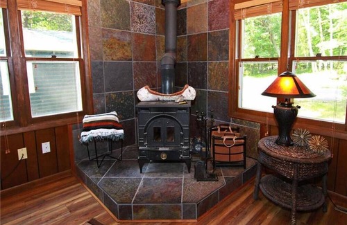 Ossipee Cabin | Cozy cabin in enchanting Merrifield with AC, WiFi