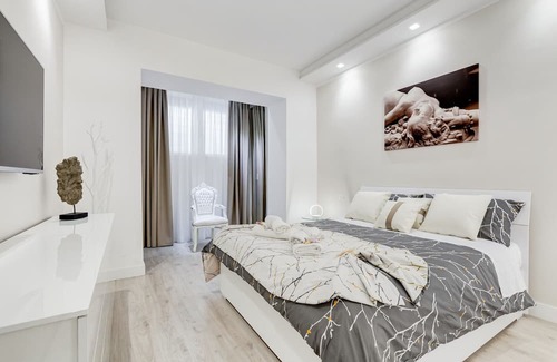 Testaccio Apartment | BMGA | The White Crown Apt in Testaccio