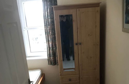 Baltimore House | Comfortable Baltimore home modern amenities perfect for families.