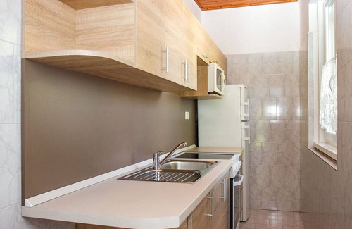 Balatonkeresztur House | Beautiful private villa for 5 guests with WIFI, TV, terrace and parking