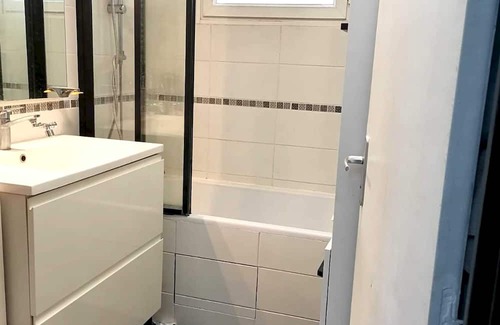 Senlis House | Homerez - Nice house for 7 ppl. with garden, terrace and balcony at Senlis
