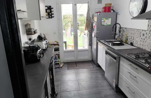 Senlis House | Homerez - Nice house for 7 ppl. with garden, terrace and balcony at Senlis