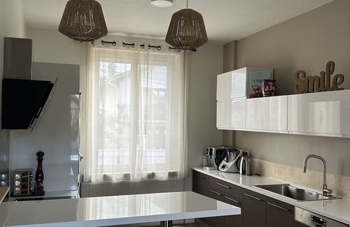 Bron House | Maison Familiale Avec Piscine Proche de Toutes Commodités à 10 min de Lyon !