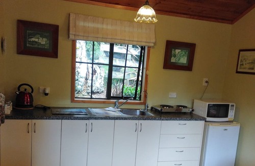 Karangahake Cottage | Ideal couples getaway in the beautiful, quiet hills of Karangahake Gorge.
