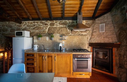 Lindoso Apartment | Apartment 'Casa Do Charco - Peneda Gerês' with Mountain View, Wi-Fi and Air Conditioning