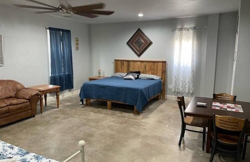 Port Lavaca Apartment | Sunset Haven: Your Seaside Escape