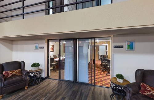 Casper House | Making The Best Memories Along The Way! Free Airport Shuttle, Swimming Pool!