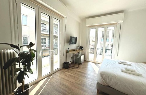 Kaisariani Apartment | Deluxe Queen or 2 Single Beds - R3 with balcony