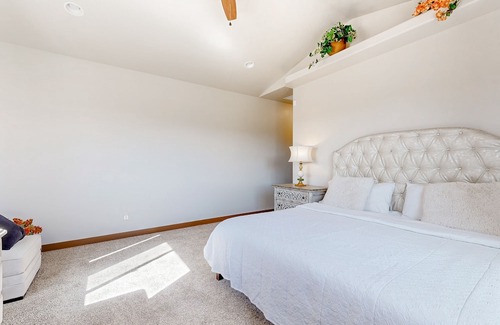 Montrose House | Spacious home with mountain views, modern comforts, & outdoor access