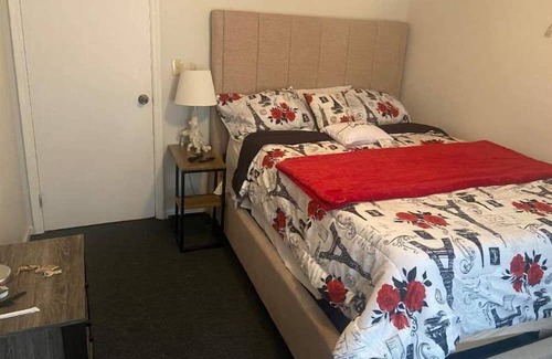 Queens Apartment | Travel Nurse Hot-Spot