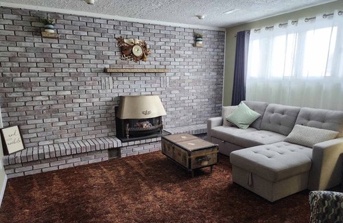 Tillsonburg Apartment | Generational Delight!!