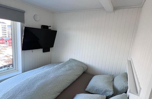 Tromso Apartment | Tromsø Skyline Sanctuary /Parking - Fast Wifi - 5min walk from town