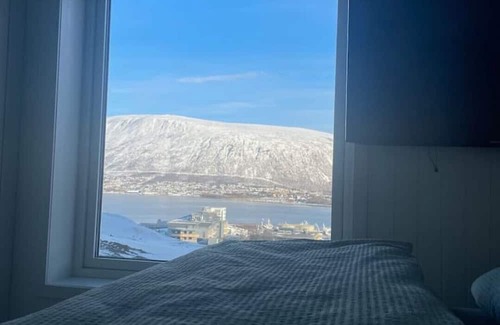 Tromso Apartment | Tromsø Skyline Sanctuary /Parking - Fast Wifi - 5min walk from town