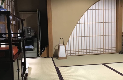 Himi House | 数寄屋造りのお宿です