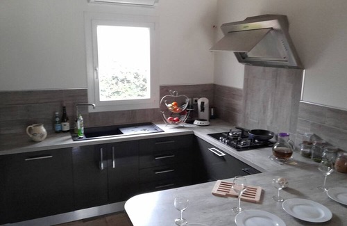 Salavas House | Holiday Home 'Villa L'opaline' with Mountain View, Wi-Fi and Air Conditioning