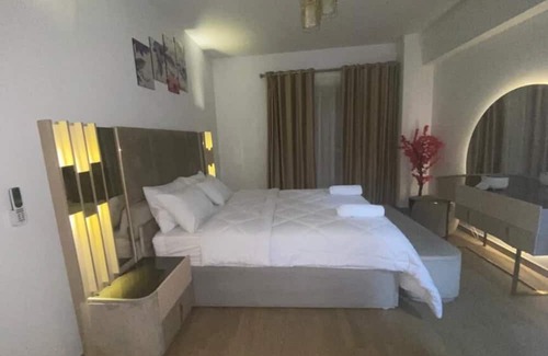 Al-Khalifa Apartment | Carrara White 3BR APT Garden and Pool